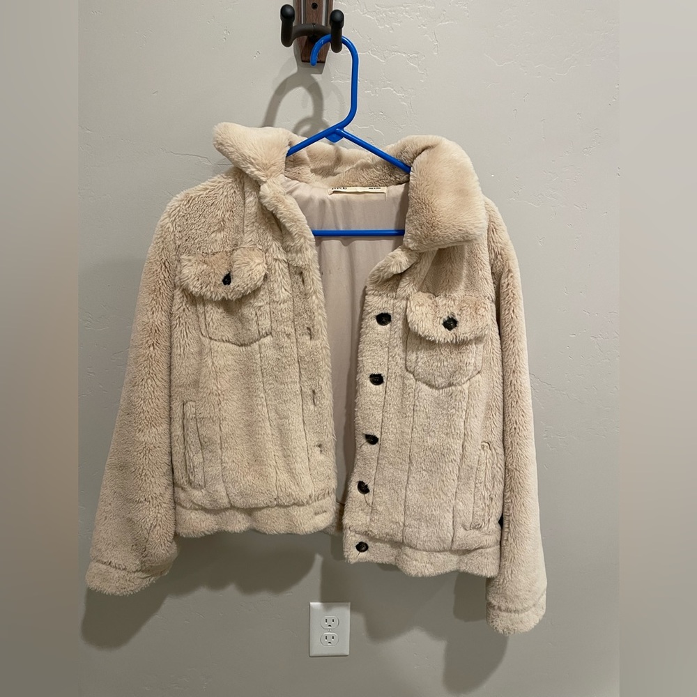 Selling fur BKE small women’s jacket.